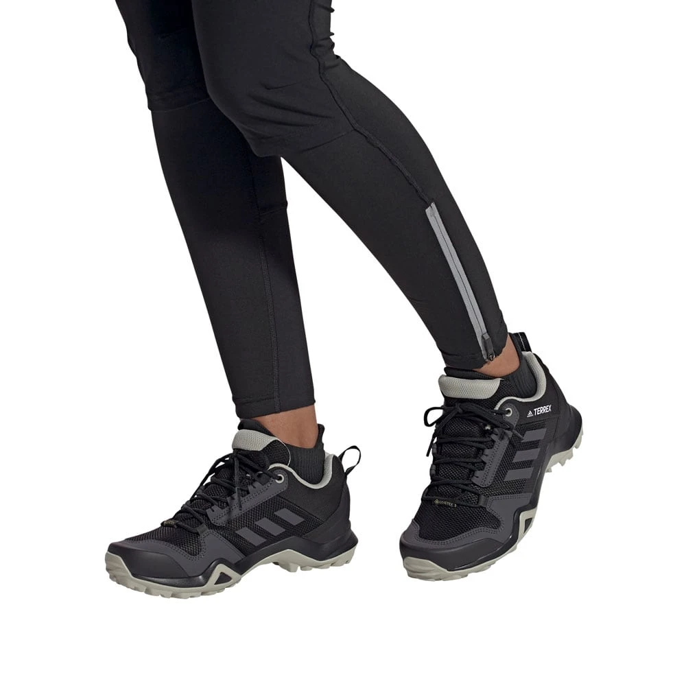 Adidas Performance Terrex AX3 Gore-Tex Low Wanderschuhe Core Black/Solid Grey/Metal Grey Damen 4 Adidas Performance Terrex AX3 Gore-Tex Low Wanderschuhe Core Black/Solid Grey/Metal Grey Damen – Bild 4